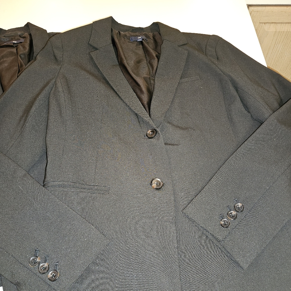 Women's NWOT Gap Black Lined Blazer 3 Button Size 8 Lightweight!